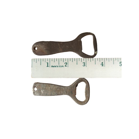2 Vintage Pabst Beer Blue Ribbon Bottle Cap Openers #517 & #1001 W/Hanging Holes - Picture 3 of 6